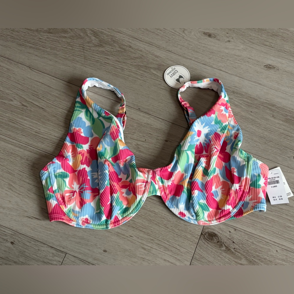 Hollister Curvy Floral Print Underwire Bikini NWT Size XL
38F/40D/40DD